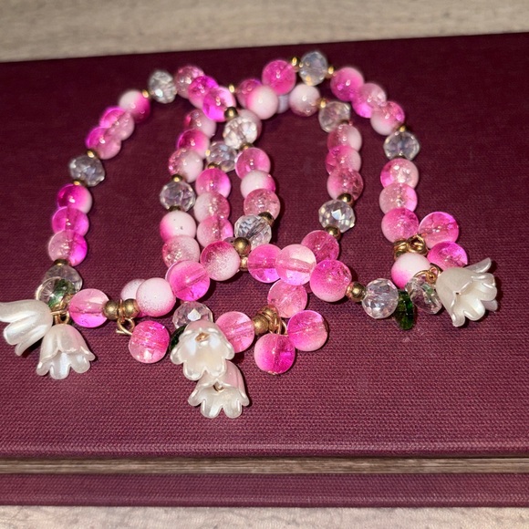 Rapunzels Lily Flower Pink Beaded Bracelet NEW - Picture 1 of 6